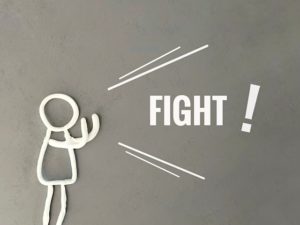 ファイト！と応援している人
